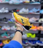 نمای جانبی کفش فوتسال Joma Top Flex Rebound زرد با زیره نارنجی