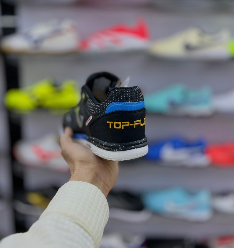 طراحی حرفهای کفش فوتسال جوما Top Flex Rebound مشکی آبی اورجینال