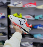 نمای جانبی کفش فوتسال Joma Top Flex Rebound مشکی با جزئیات آبی