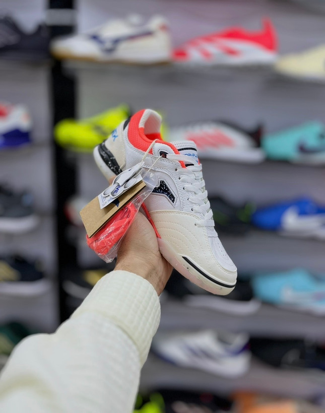 طراحی حرفهای کفش فوتسال جوما Top Flex Rebound مشکی آبی اورجینال