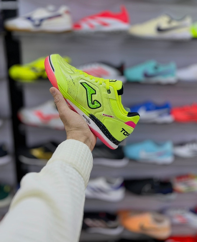 طراحی جسورانه کفش فوتسال جوما Top Flex Rebound سبز فسفری اورجینال