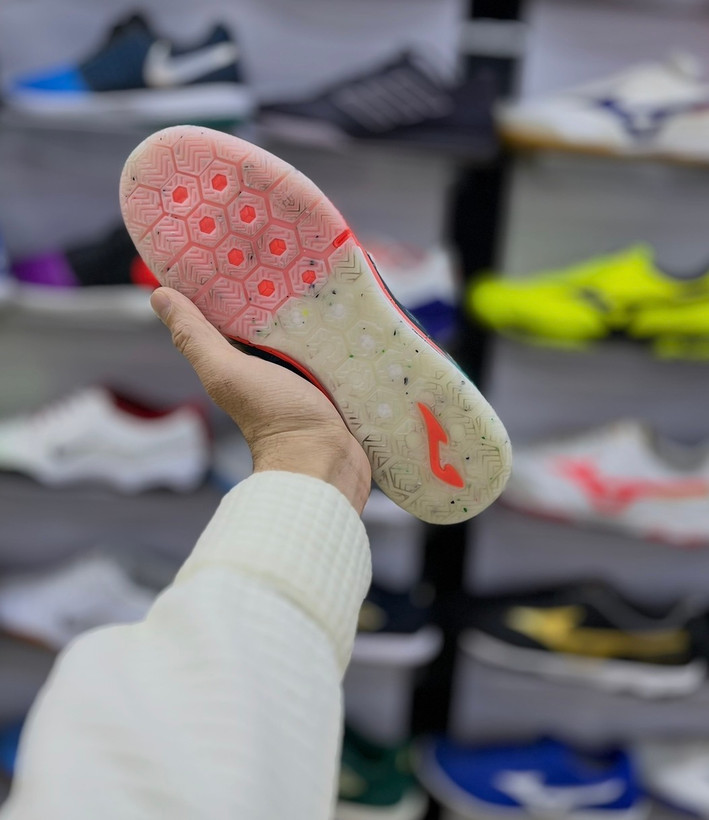 زیره ضدلغزش کفش فوتسال جوما Top Flex Rebound برای موقعیتهای دفاعی