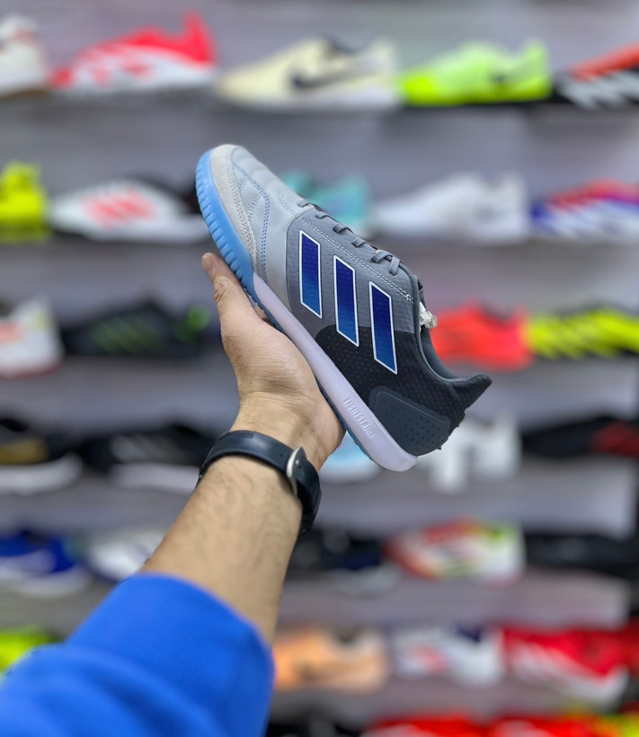 کفش فوتسال اورجینال آدیداس Top Sala Competition طوسی سه خط آبی تولید ۲۰۲۵