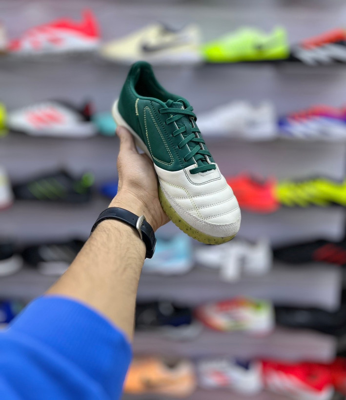 نمای جانبی کفش فوتسال Adidas Top Sala Competition سبز سفید مناسب بازیکنان سرعتی و هجومی