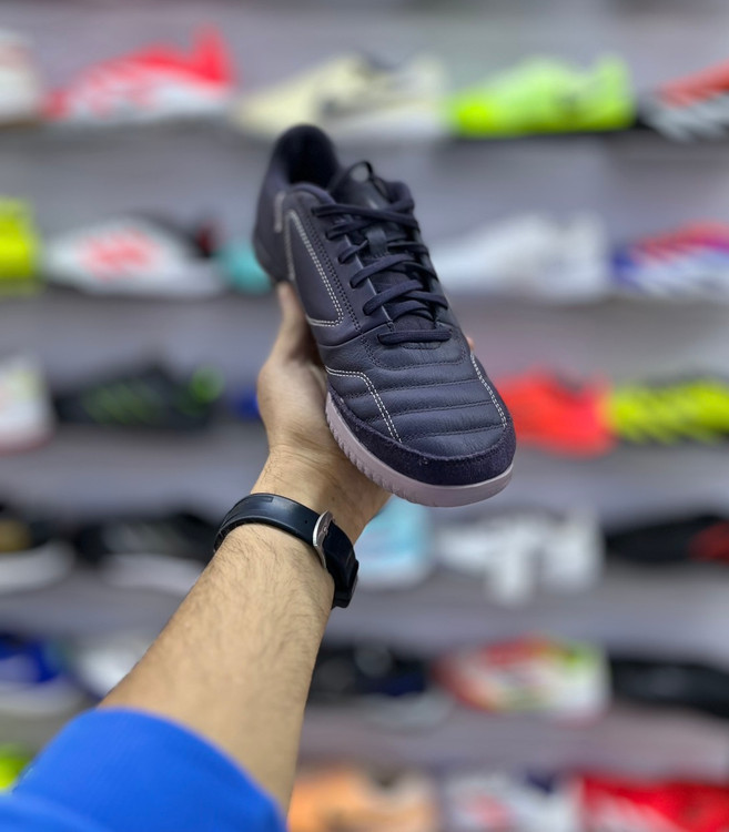 نمای جانبی کفش فوتسال Adidas Top Sala Competition مشکی مناسب بازیکنان حرفهای و تمرکز محور