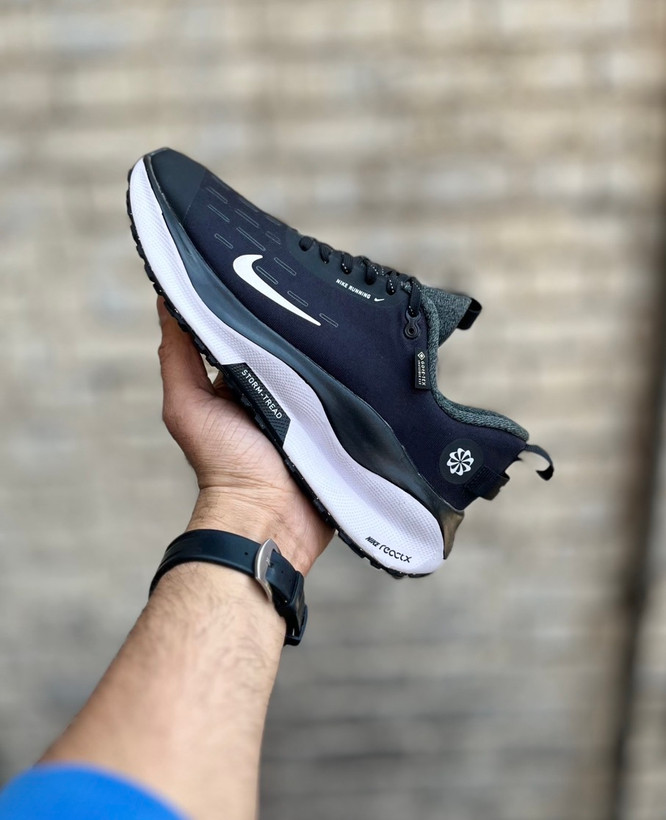 خرید کتونی دویدن نایکی اینفینیتی رنگ سفید مشکی