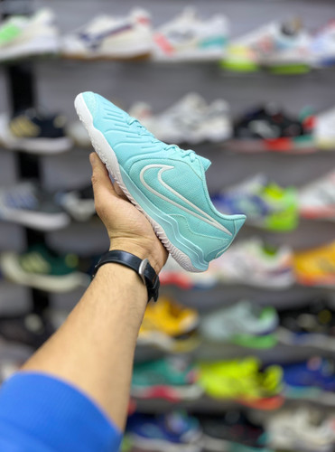 کفش فوتسال نایکی فول ایر آبی روشن مناسب بازی طولانی