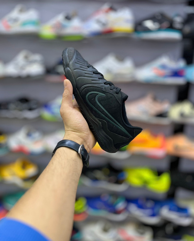 کفش فوتسال نایکی فول ایر مشکی مناسب بازیهای کنترلشده