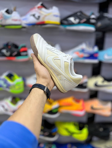 کفش فوتسال نایکی گاتو بژ سفید مناسب بازی تکنیکی