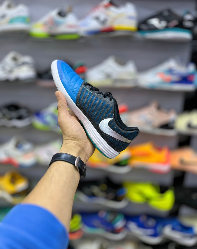 کفش فوتسال نایکی لونار گتو آبی خاکستری مناسب بازی تکنیکی