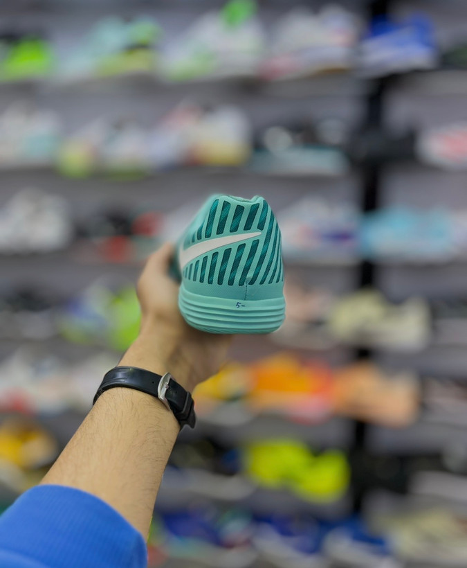 کفش سالنی حرفهای مناسب بازیکنان تکنیکی و یکدربرابریک