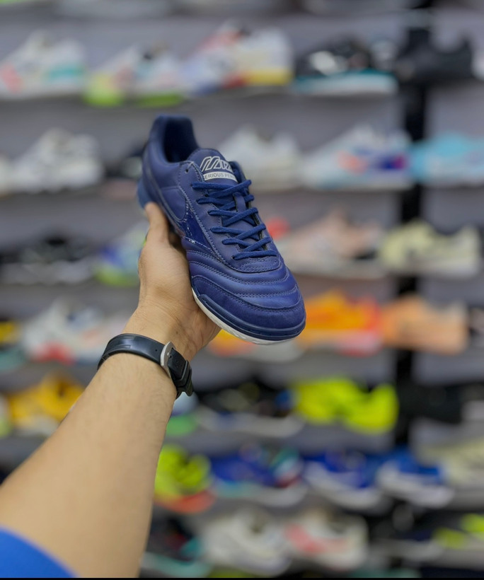 Mizuno Morelia ۲۰۲۵ با چرم طبیعی و کنترل دقیق توپ