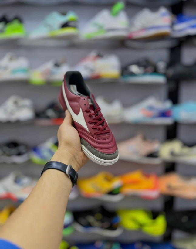 Mizuno Morelia ۲۰۲۵ با چرم طبیعی و لمس نرم توپ