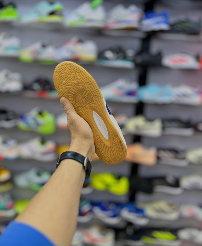 مورلیا کلاسیک سفید آبی انتخاب بازیکنانی که سبک بازی سریع و دقیق دارند