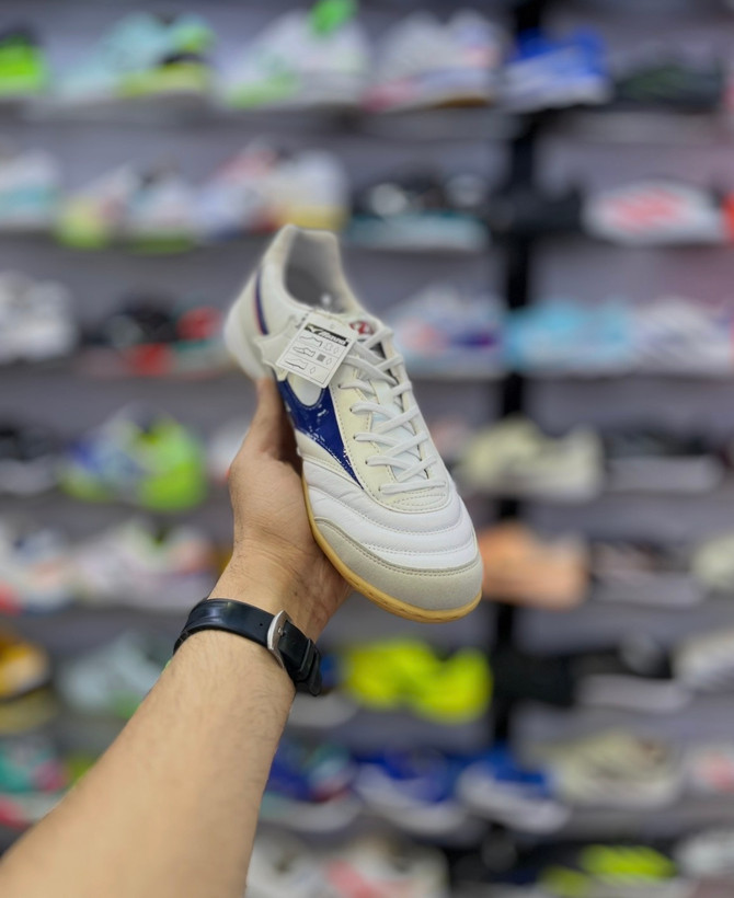 Mizuno Morelia ۲۰۲۵ با چرم نرم و کنترل توپ دقیق