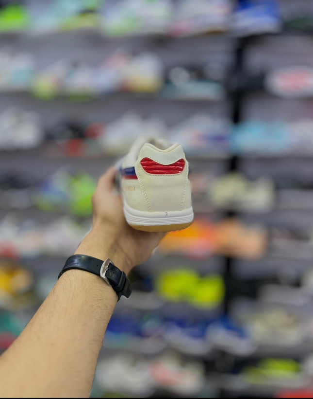 کفش سالنی حرفهای برای وینگرها و هافبکهای هجومی