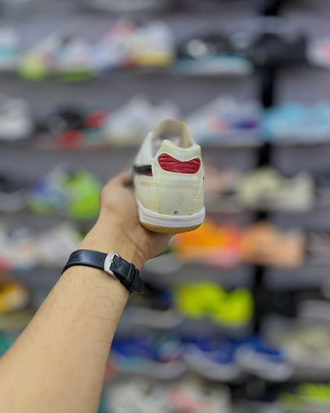 کفش سالنی حرفهای برای بازیکنانی که دقت و استحکام میخواهند