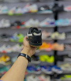 کفش سالنی حرفهای برای بازیکنانی که کنترل و تعادل میخواهند