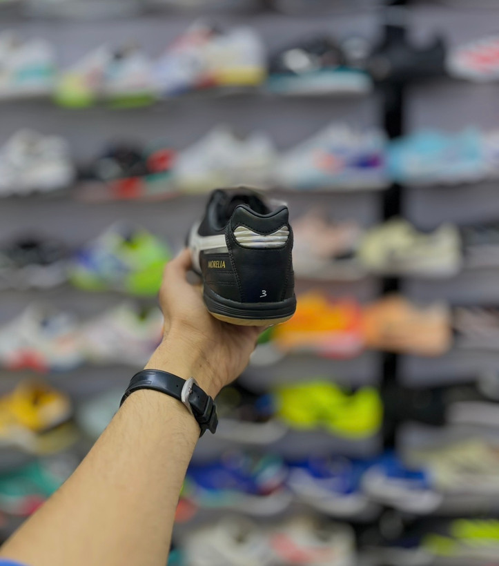 کفش سالنی حرفهای برای بازیکنانی که کنترل و تعادل میخواهند