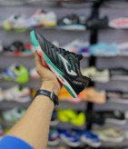 کفش فوتسال جوما رگاته ریباند مشکی سبز مناسب بازی سرعتی و ضدحمله