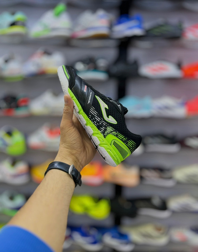 کفش فوتسال جوما موندیال مشکی سبز مناسب بازیهای پرفشار و استقامتی