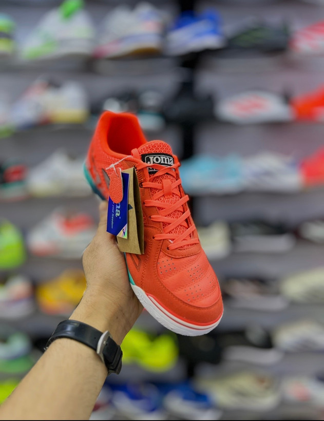 نسخه نارنجی موندیال با طراحی چشمگیر و مناسب مسابقات فشرده