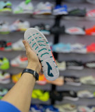 کفش سالنی حرفهای برای بازی تهاجمی و استارتهای سریع