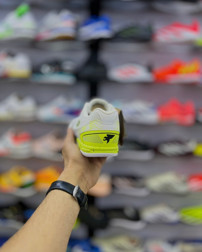 کفش سالنی حرفهای برای بازیکنان تکنیکی و هافبکهای خلاق