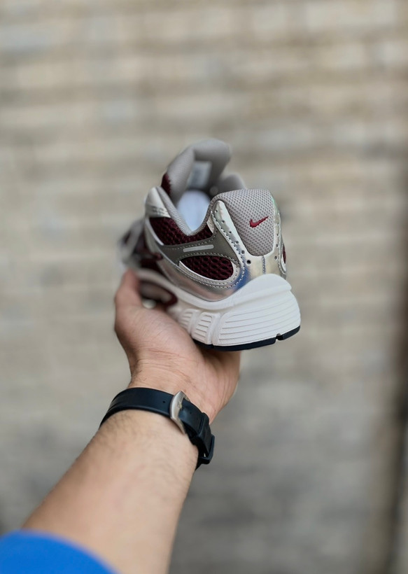 کتونی باشگاهی و خیابانی نایکی وی ۵ با ترکیب رنگ متالیک