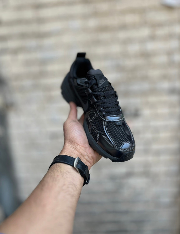 Nike V2K 2025 مشکی نقرهای یونیسکس با طراحی مدرن