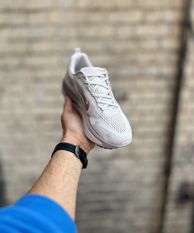 Nike Vomero 2025 کرم قهوهای یونیسکس با زیره نرم