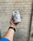 کفش اسپرت زنانه و مردانه نایکی ومرو رنگ کرم نسکافهای