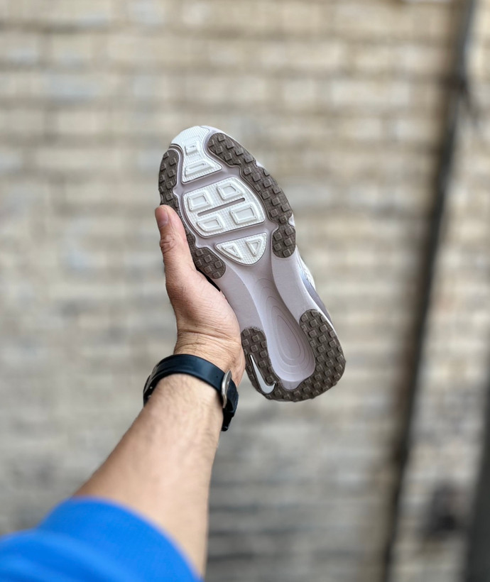 کتونی روزمره نایکی ومرو مناسب استایل مینیمال و پاییزی