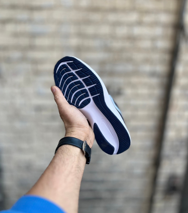 کتونی نایکی سرمهای سفید مناسب استایل کلاسیک اسپرت