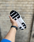 کتونی سفید مشکی آن رانینگ با زیره CloudTec