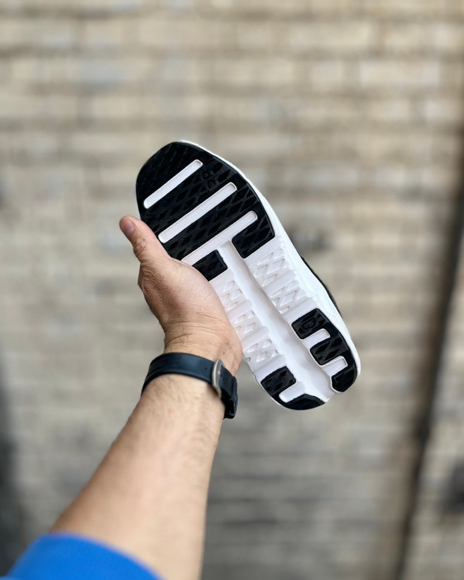 کتونی سفید مشکی آن رانینگ با زیره CloudTec