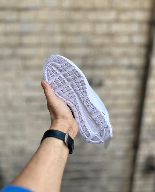 کتونی نایکی سفید مناسب باشگاه و استفاده روزمره