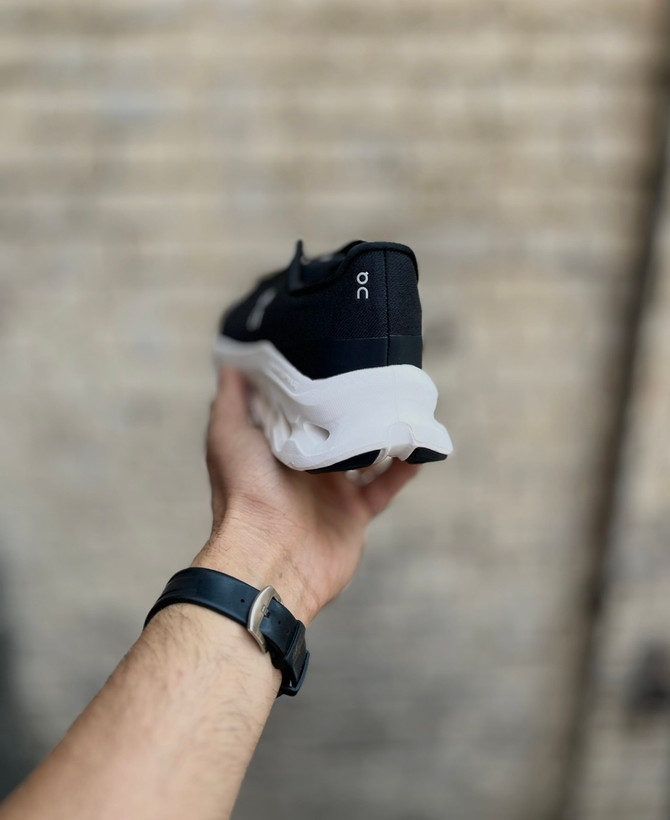 On Cloudtilt 2025 مشکی سفید رویه آبگریز