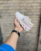 کتونی زنانه آن رانینگ کلود زون سفید صورتی مستر کوالیتی