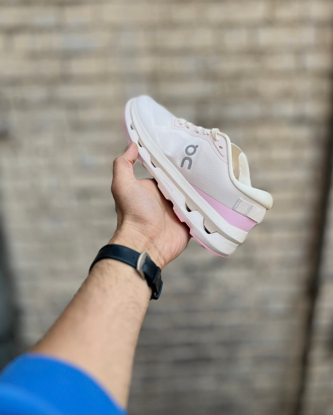 کتونی زنانه آن رانینگ کلود زون سفید صورتی مستر کوالیتی