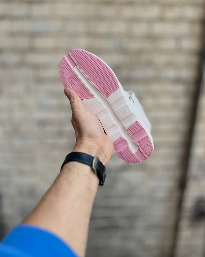 کتونی آن رانینگ صورتی سفید سایز ۳۷ تا ۴۰