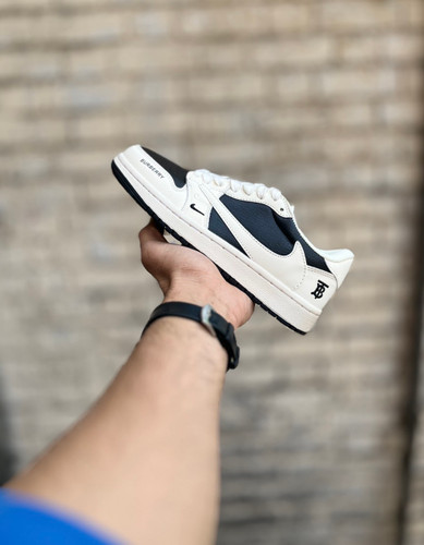 کتونی جردن ۱ لو تراویس سفید مشکی مستر کوالیتی