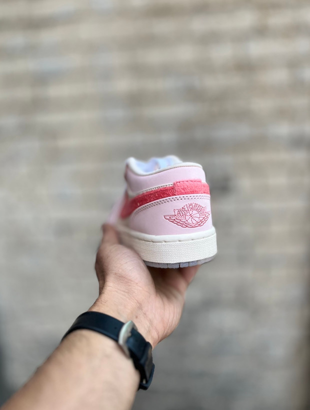 کفش اسپرت زنانه جردن صورتی طوسی