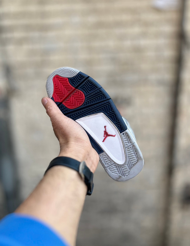 کتونی Air Jordan 4 Retro مستر کوالیتی رنگ سفید مشکی مناسب استفاده روزمره
