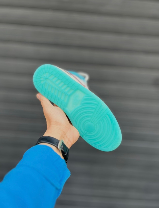 کتونی ساقدار Air Jordan 1 هولوگرامی مناسب استفاده روزمره و اسپرت