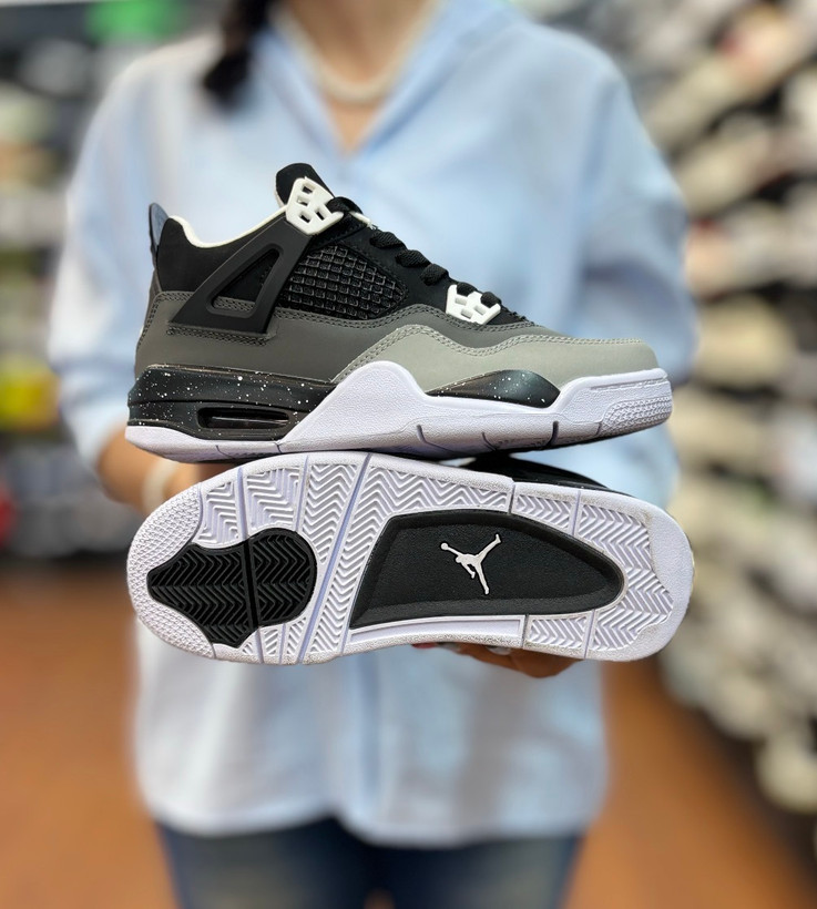 کتونی خاص Air Jordan 4 Retro کهکشانی مناسب استایل فشن و روزمره