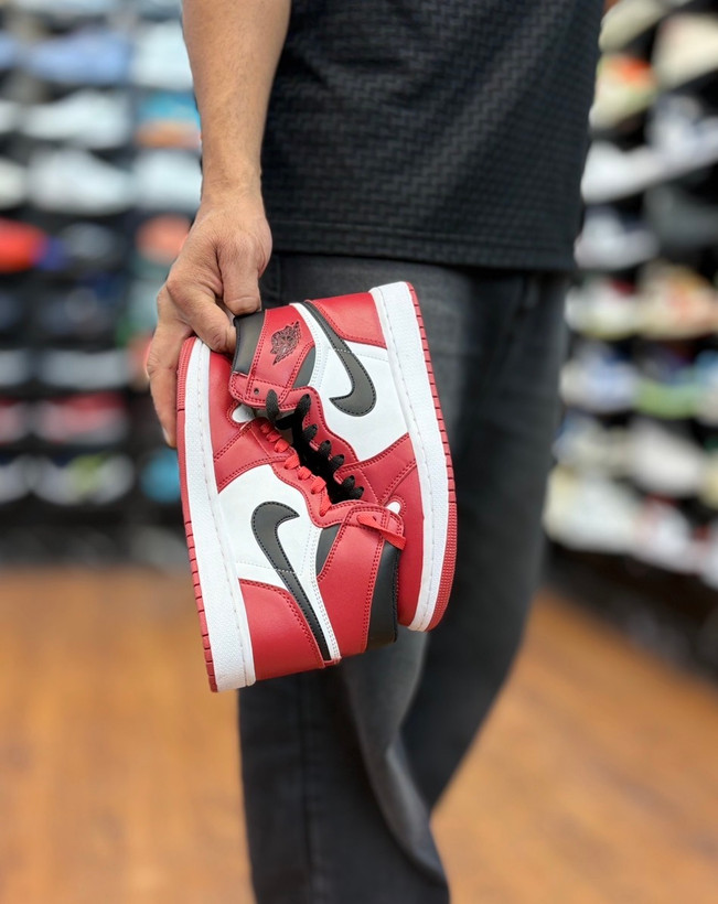 کتونی Air Jordan 1 Retro Chicago مناسب زنانه و مردانه