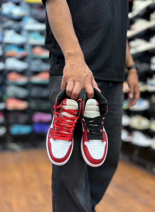 خرید Nike Air Jordan 1 Retro Chicago رنگ قرمز سفید مشکی