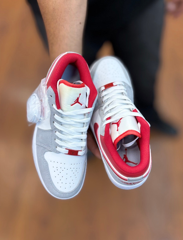 خرید قسطی کتونی نایک Air Jordan 1 Low SE سفید طوسی قرمز مناسب زنانه و مردانه