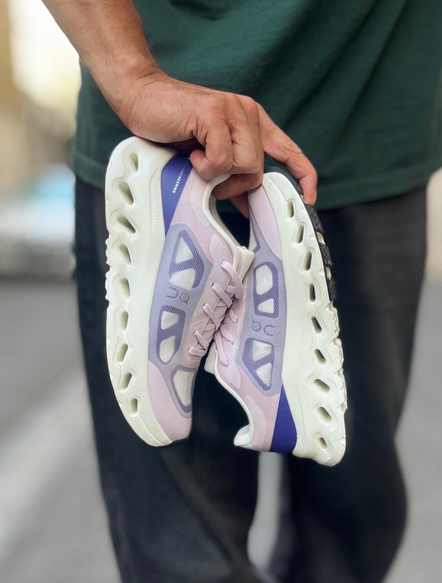 کتونی آن رانینگ کلودتیلت ریمیکس رنگ Orchid / Ivory ارکیده عاجی - مستر کوالیتی